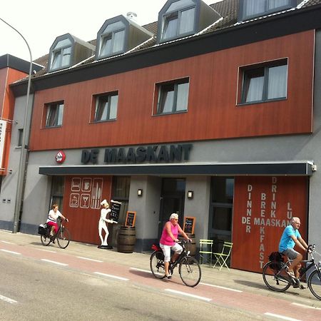 Hotel De Maaskant Maaseik Bagian luar foto