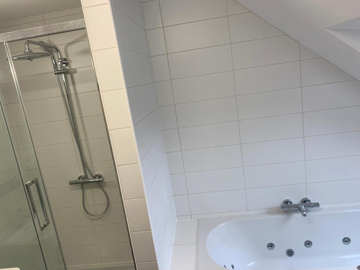 Hotel De Maaskant Maaseik Bagian luar foto