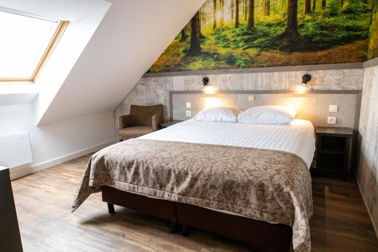 Hotel De Maaskant Maaseik Bagian luar foto