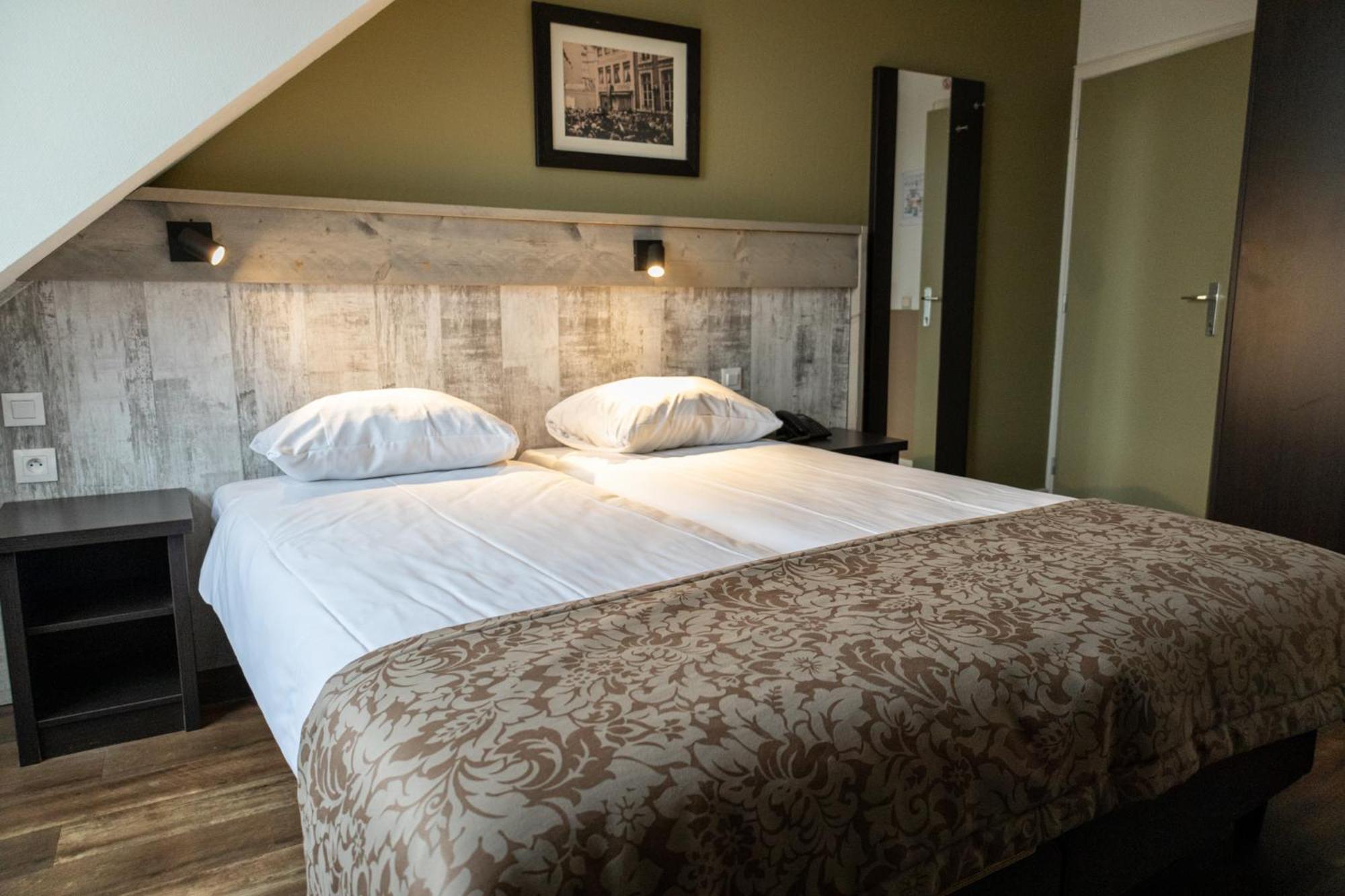 Hotel De Maaskant Maaseik Bagian luar foto