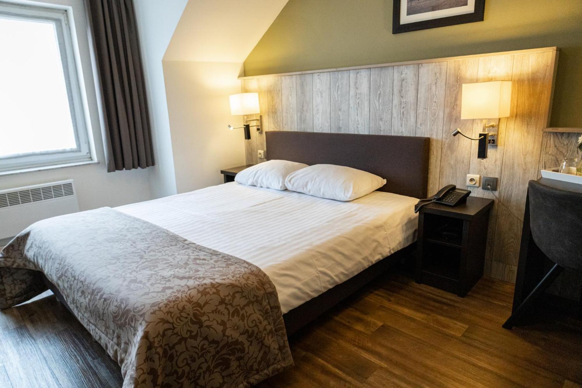 Hotel De Maaskant Maaseik Bagian luar foto