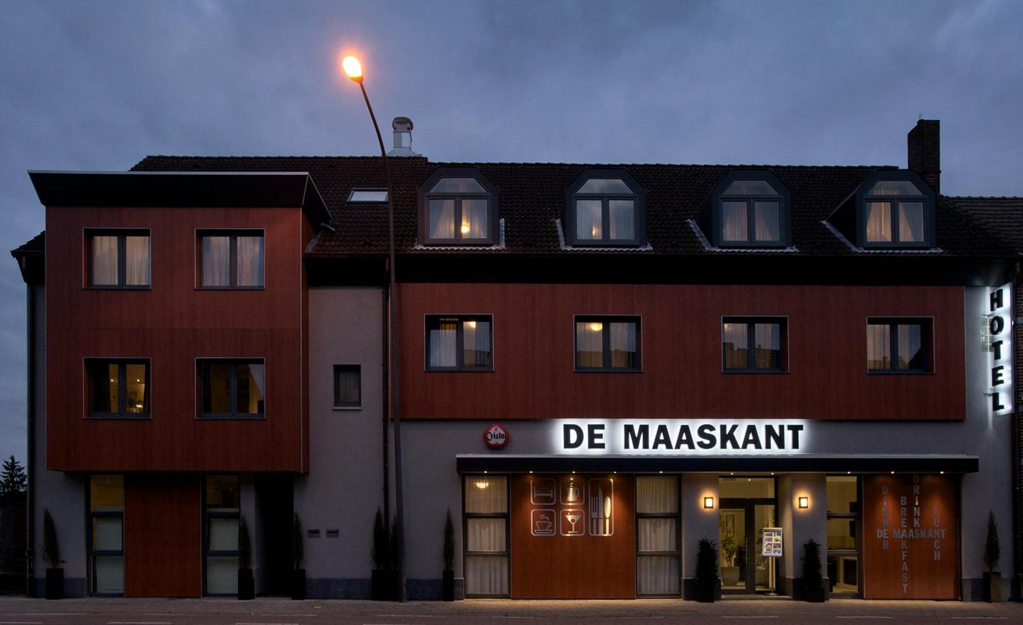 Hotel De Maaskant Maaseik Bagian luar foto