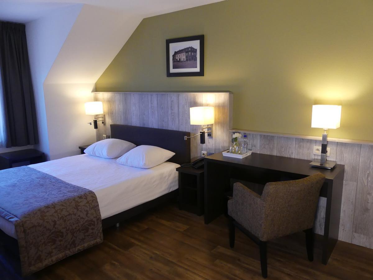 Hotel De Maaskant Maaseik Bagian luar foto