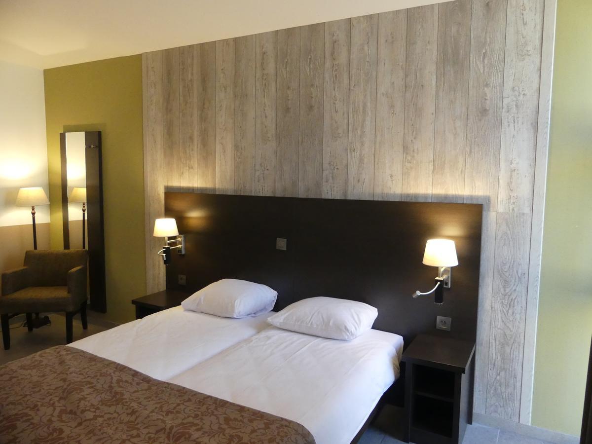 Hotel De Maaskant Maaseik Bagian luar foto